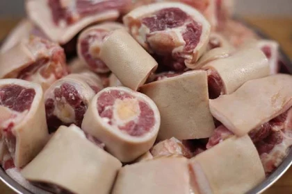 Cách nấu lẩu đuôi bò hầm thuốc bắc thơm ngon chuẩn vị