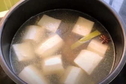 Cách nấu lẩu đuôi bò hầm thuốc bắc thơm ngon chuẩn vị