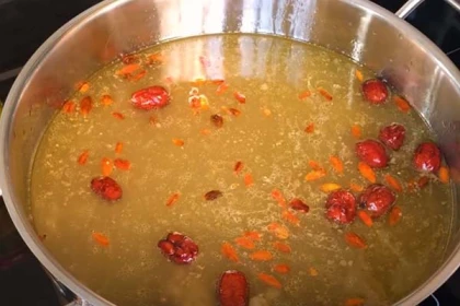 Cách nấu lẩu đuôi bò hầm thuốc bắc thơm ngon chuẩn vị