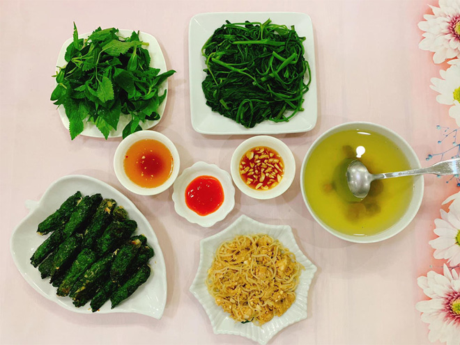 Mâm cơm gia đình cho mùa hè