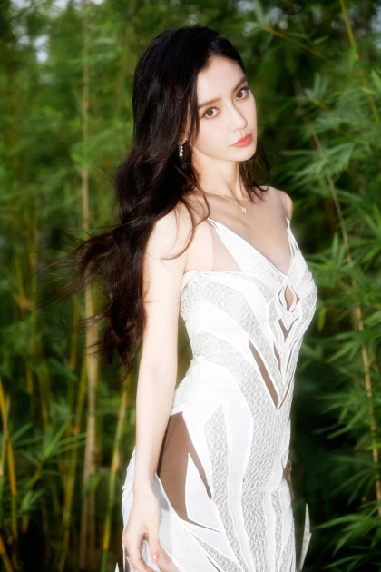 Angelababy đột ngột mất vai chính trong bộ phim Mạn Ảnh Tầm Tung
