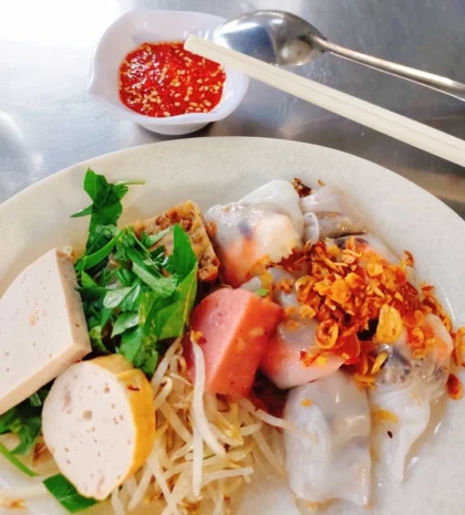 Bánh cuốn nóng 3 miền với hương vị đặc trưng của ẩm thực Việt
