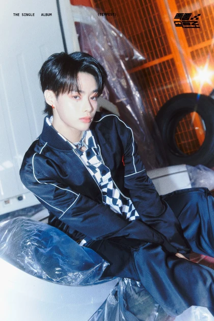 Hanbin biến đổi phong cách trong lần trở lại