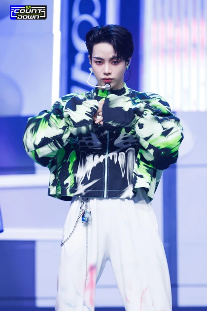 Hanbin biến đổi phong cách trong lần trở lại