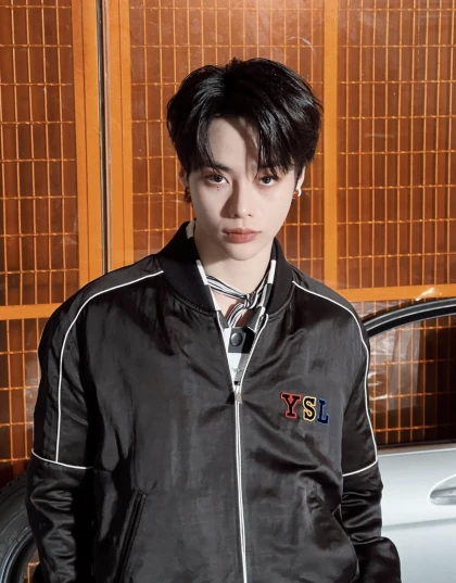 Hanbin biến đổi phong cách trong lần trở lại