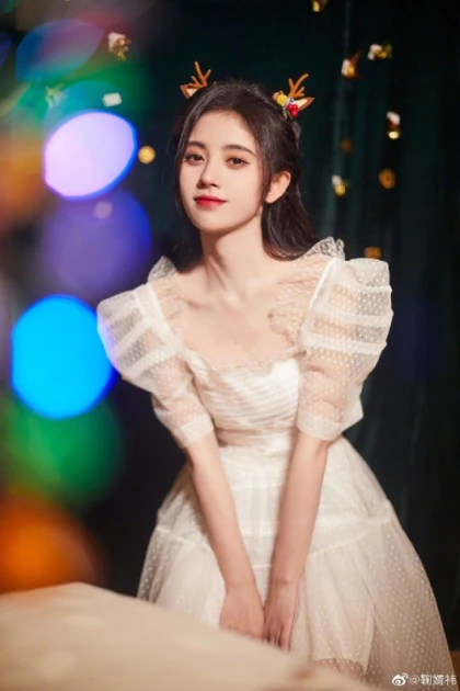 Kiểu tóc mới của Cúc Tịnh Y khiến cư dân mạng rần rần vì quá xinh đẹp