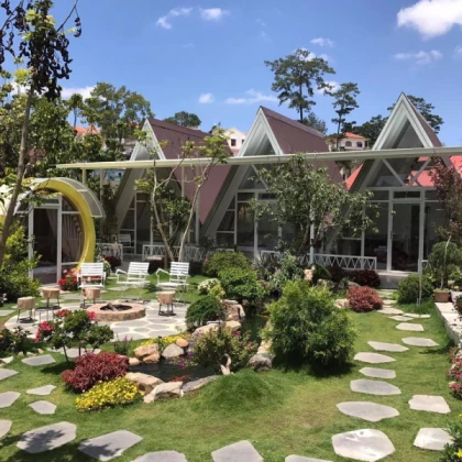 Koi Homestay Đà lạt với hồ cá Koi mang phong cách Nhật