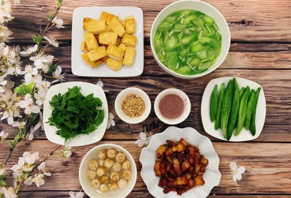 Mâm cơm gia đình cho mùa hè