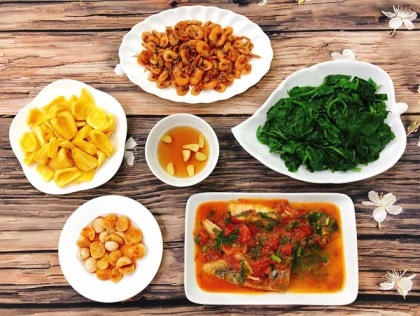 Mâm cơm gia đình cho mùa hè